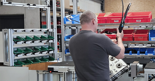 Arbeitsplatz mit Schrauber LEAN-Arbeitsplatz mit einer Schwenkvorrichtung